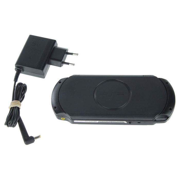 PlayStation Portable (PSP) Street (E1004) + Карта пам'яті 64 GB Б/В